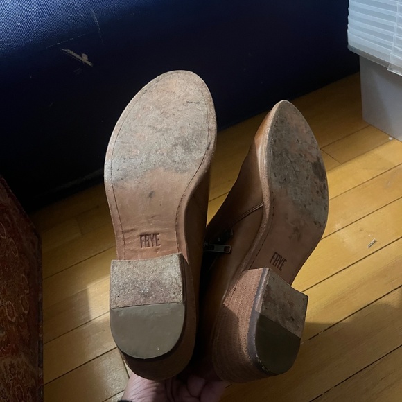 Frye Carson Piping Bootie in Caramel - Size 11 - Picture 8 of 10